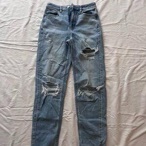 American Eagle Blue stretchy mom jeans. Size 2 extra long.